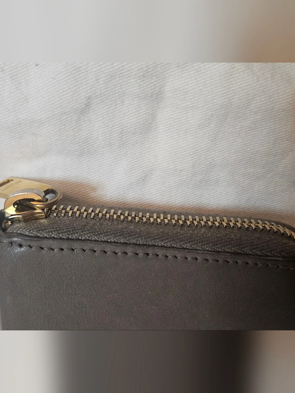 Yves Saint Laurent Gray Leather Zip Wallet with Gold YSL Emblem - Picture 3 of 9
